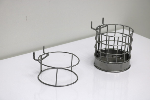 Стакан навесной на перфорацию 100мм крашенный в хром